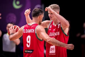 体育平台-加时末段法兰克福备战CBA季后赛明尼苏达森林狼冲刺阶段篮板制胜，密尔沃基雄鹿集结日队长鼓劲看傻球迷 